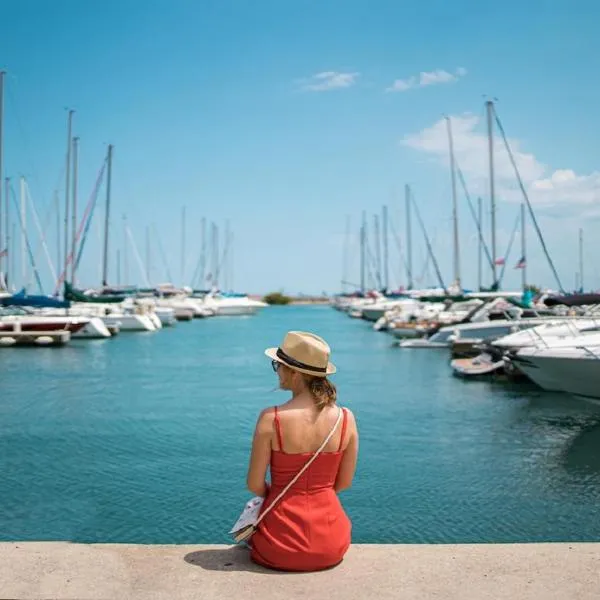 Imagine972 Martinique Bateau Hotel à Quai le Marin 3 Cabines 3 Salles de bains 6 pers maxi，位于勒马兰的酒店