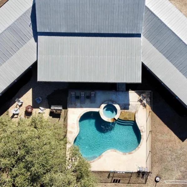 Mountain Views I Pool&Hot Tub I Home for 20 Guests，位于康肯的酒店