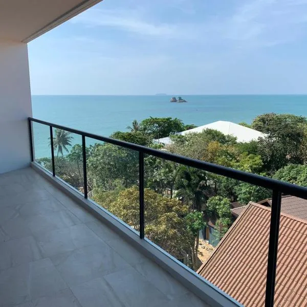 Beachfront Escape Seaview Suites 5th & Top Floor- Mae Phim，位于梅尔皮姆的酒店