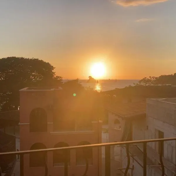 Miraflores 42 Ocean View Condo At Las Catalinas，位于Playa Danta的酒店