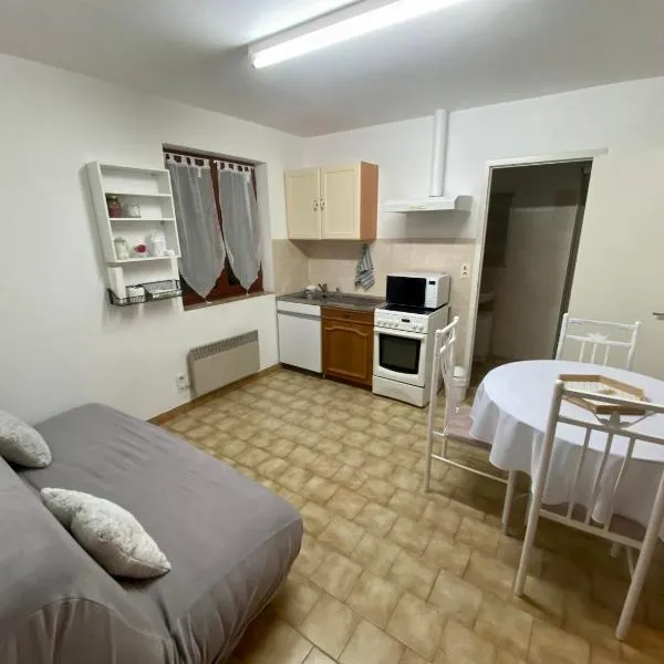 Logement individuel circuit 24h du Mans ou autre，位于Parigné-le-Pôlin的酒店