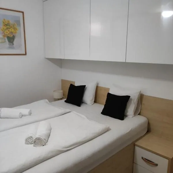 LOLA HOME，位于卡尔洛瓦茨的酒店