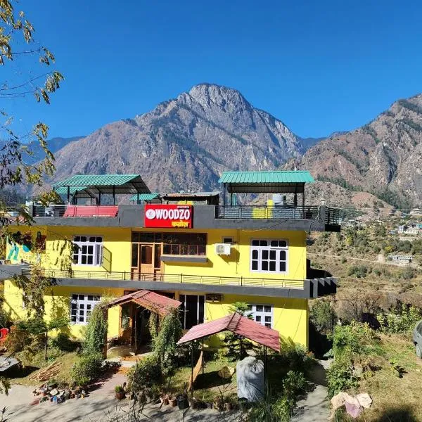 Woodzo Kasol，位于Dhāra的酒店