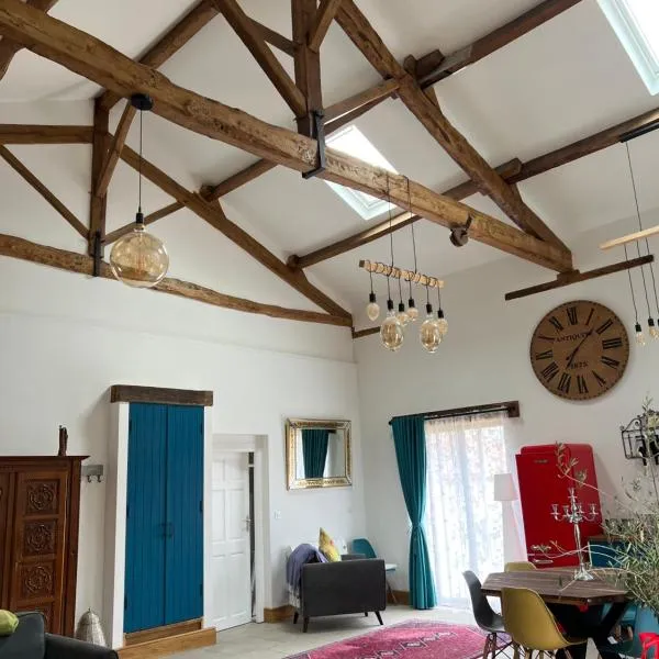 Virolet Barn，位于Queaux的酒店