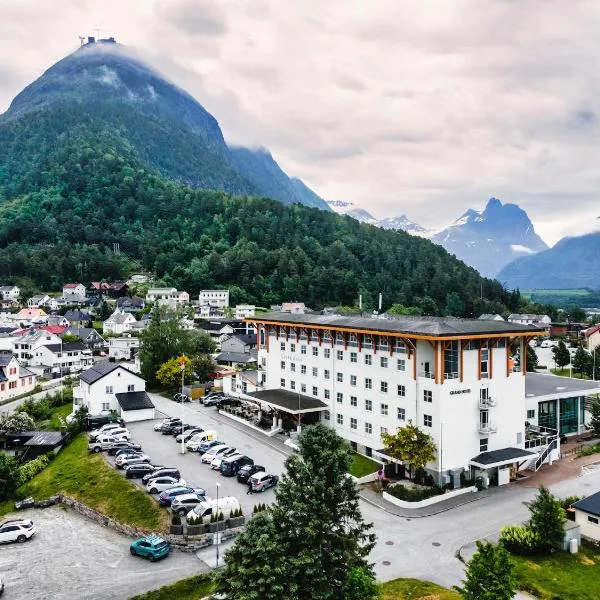 Grand Hotel - by Classic Norway Hotels，位于Isfjorden的酒店