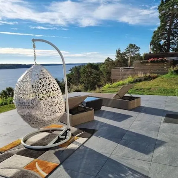 Archipelago villa, cabin & sauna jacuzzi with sea view, 30 minutes from Stockholm，位于Långvik的酒店