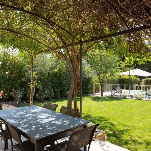 Maison Cocoon Lourmarin 6 personnes，位于卢马罕的酒店