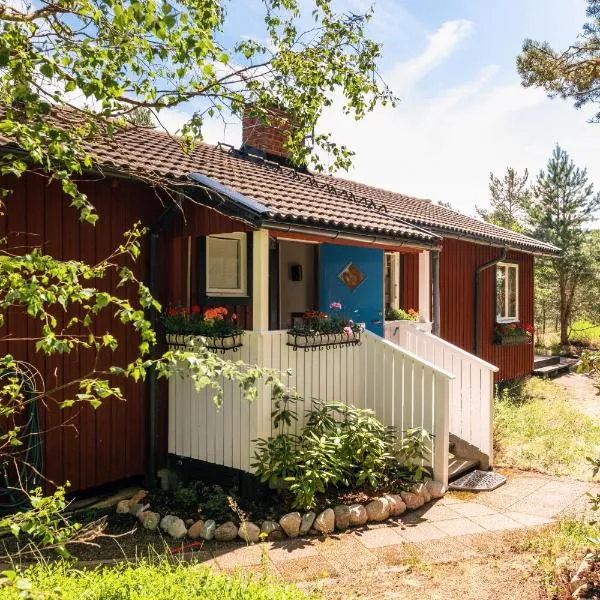 Authentic Swedish family home on the archipelago，位于Stavsnäs的酒店