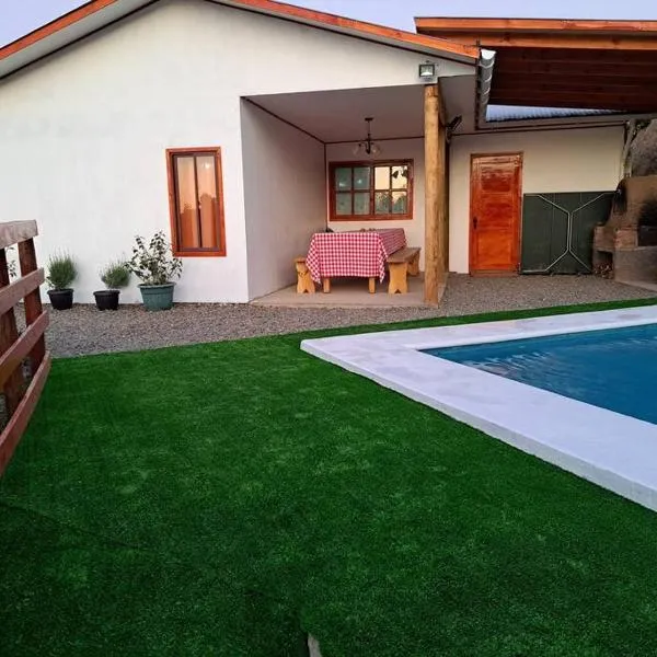 Casa Vista del sol, con piscina, tinaja, y quincho，位于Caracha的酒店