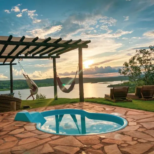 Chalé Mirante, piscina, cachoeira, lago e vista espetacular，位于Alexânia的酒店