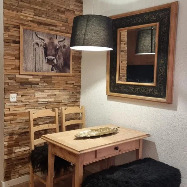 Superbe studio avec parking privé，位于克莱恩 蒙塔纳的酒店