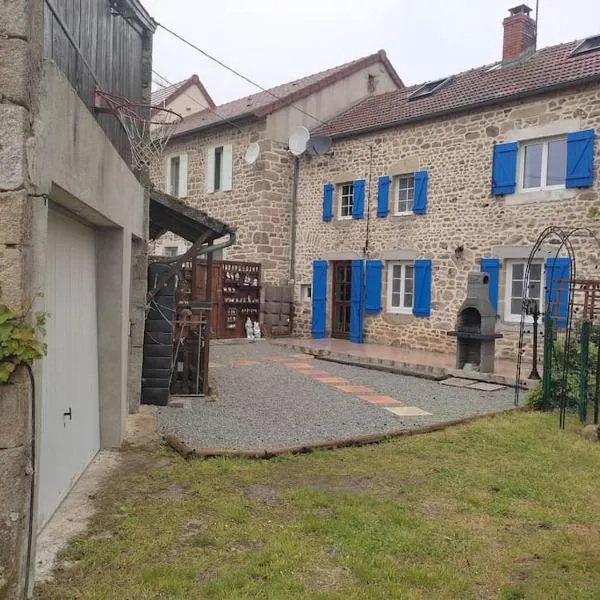 Maison Creusoise dans le village de Fontanières.，位于Fontanières的酒店