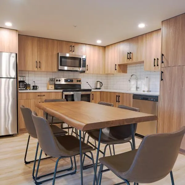 Basecamp Suites Banff，位于班夫的酒店