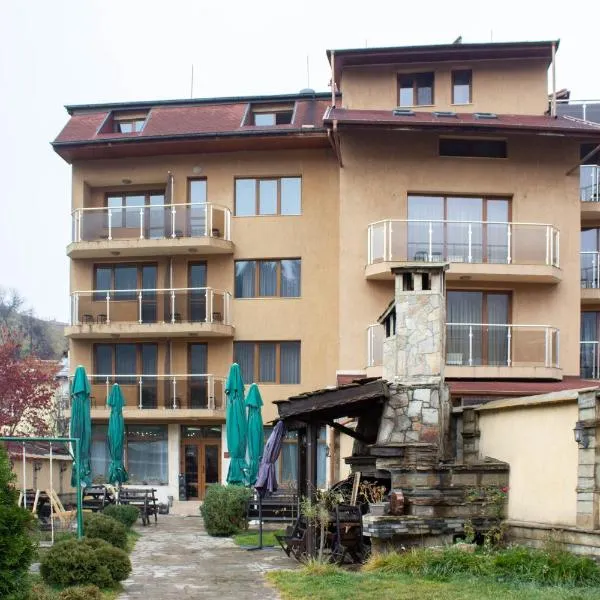 米特奥家庭酒店，位于Sokolovtsi的酒店