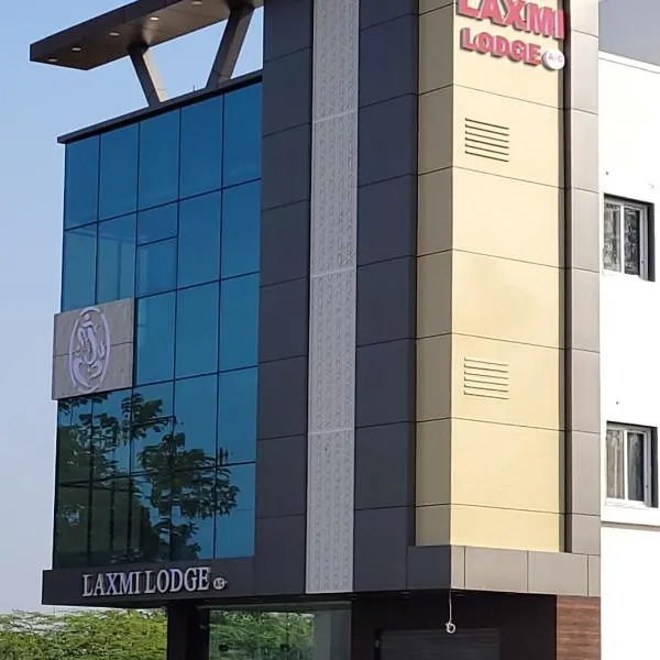 Laxmi Grand Inn，位于Bāsar的酒店