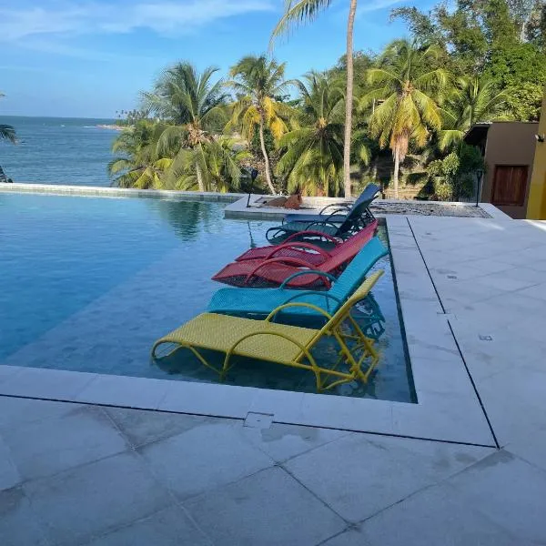 De Olho no Mar A única pousada de frente para o mar em Paracuru，位于Camboa的酒店