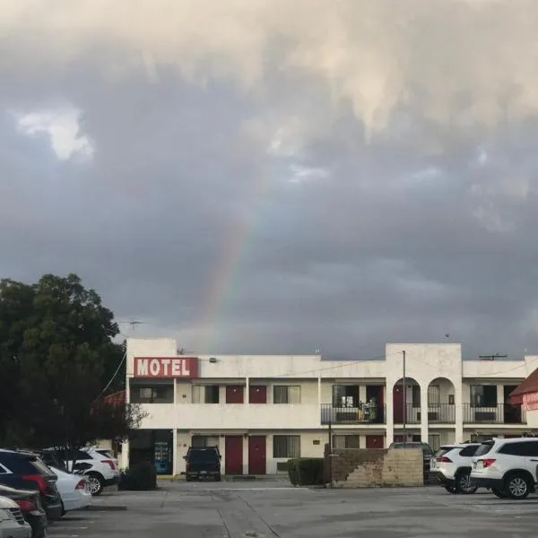 尤尼斯广场汽车旅馆，位于艾尔蒙特的酒店