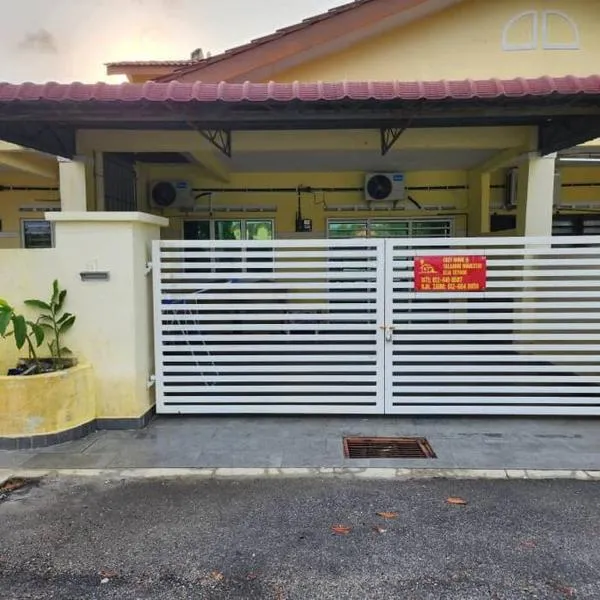 D'Haja 61 KLIA Sepang with 3 AIRCONDS & WiFi，位于万津的酒店