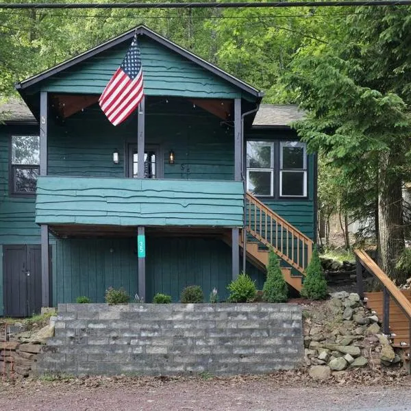 Lake View Enchanted Treehouse- Lake Harmony，位于莱克哈莫尼的酒店