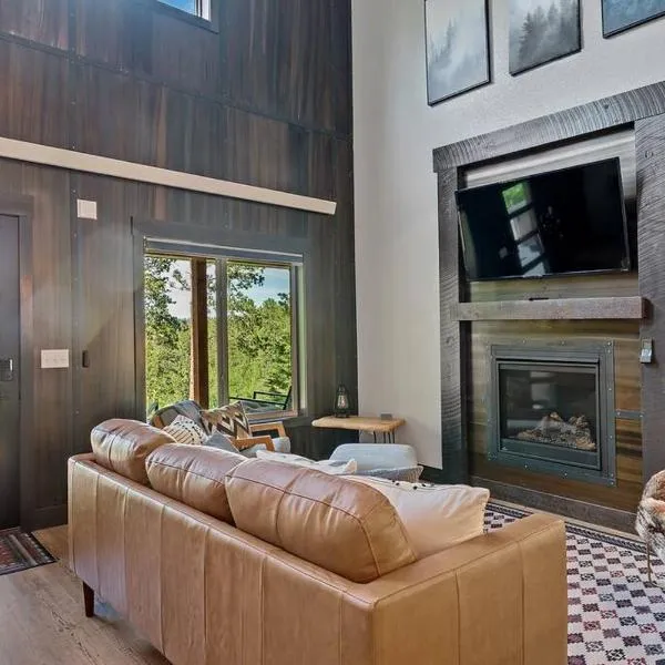High Mountain Rustic Cabin Hot Tub Game Loft，位于利德的酒店