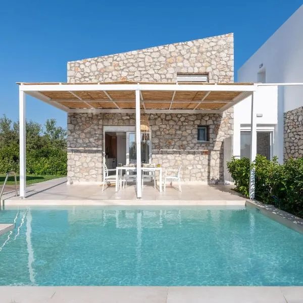 New Loft by Ossiano Pool Villas, Heating Pool,2 min drive to Haraki Beach & 10 to Lindos，位于哈拉奇的酒店