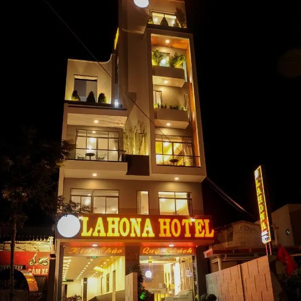 LAHONA HOTEL，位于Tân Tạo的酒店