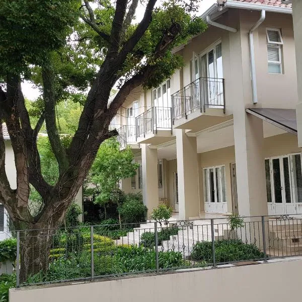 Q on First B&B，位于约翰内斯堡的酒店