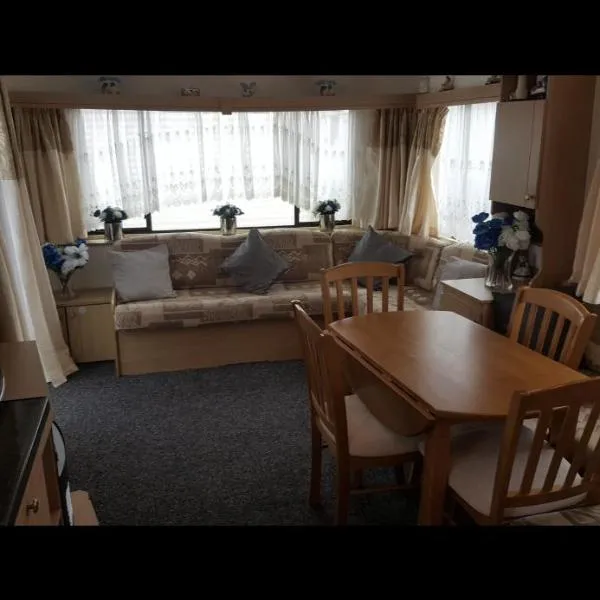 3 bed caravan skegness ingoldmells 137 Sealands，位于英戈尔德梅尔斯的酒店