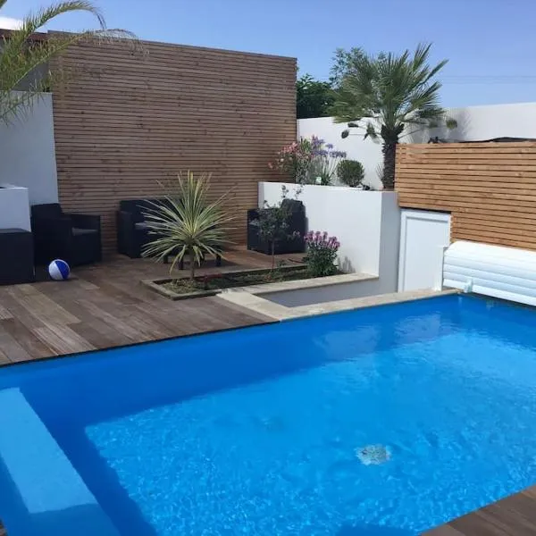 Villa Exceptionnelle Piscine et Jardin privé Séjour Haut de gamme proche La Rochelle，位于Sainte-Soulle的酒店