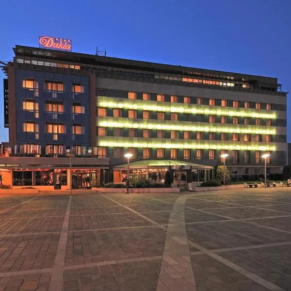杜克拉酒店，位于Ruská Nová Ves的酒店