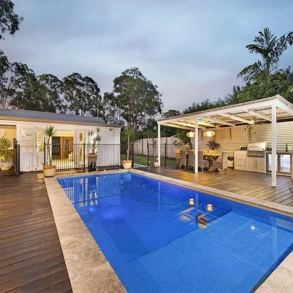 Sunset on Noosa Chalet，位于努萨角的酒店