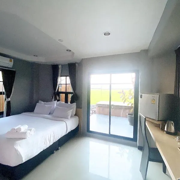 Maze Pool Villa Resort，位于Ban Nakhon Chum的酒店