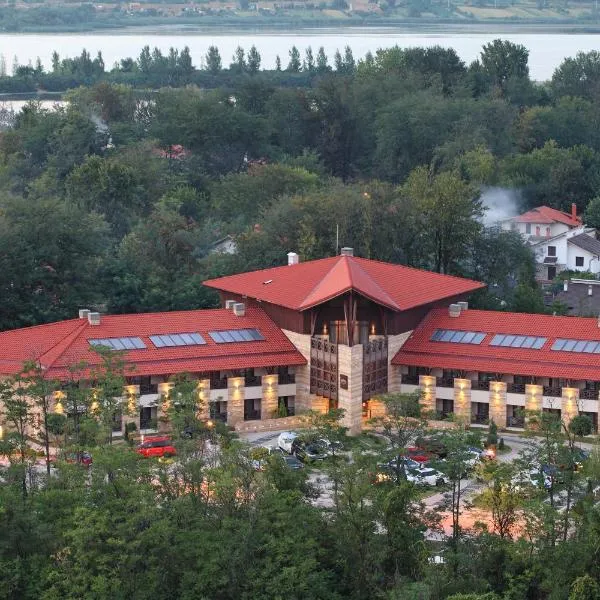 Hotel Danubia Park，位于大格拉迪什泰的酒店