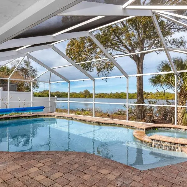 Blue Heron Lakeview Pool Home Close to Clearwater，位于拉哥的酒店