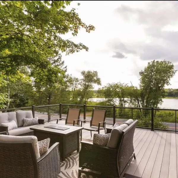 Cedar House Retreat，位于Excelsior的酒店
