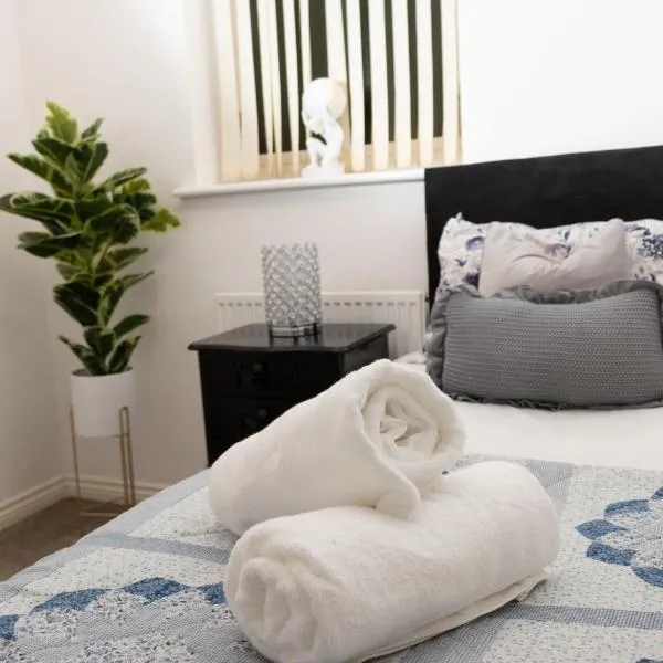 Broughton Haven 5 Beds House Free WiFi, Free parking, NETFLIX，位于米尔顿凯恩斯的酒店