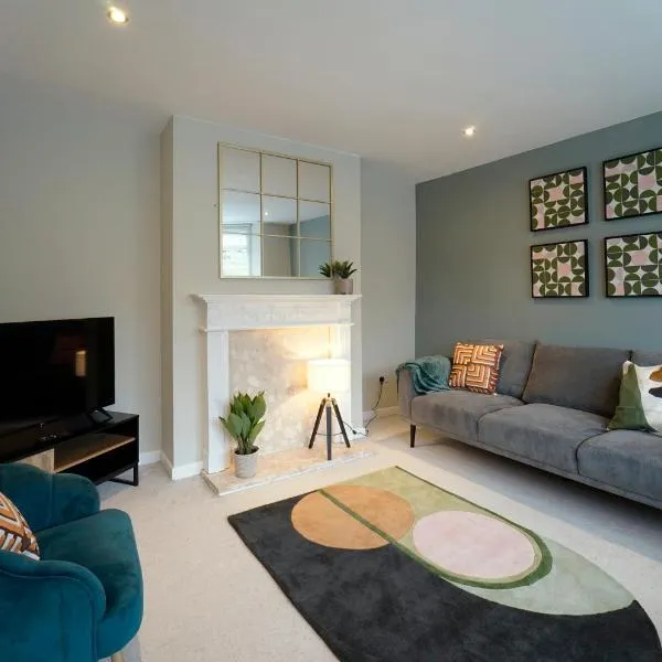 Spacious 4 bed town house in central Wetherby, sleeps 9, perfect for contractors or groups，位于韦瑟比的酒店