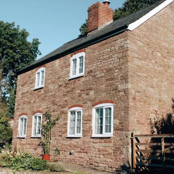 Pump Cottage - Cosy Herefordshire Cottage，位于Much Marcle的酒店