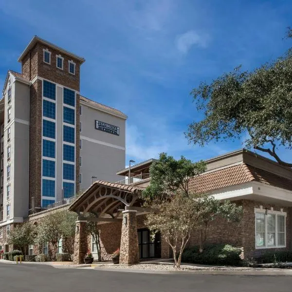 圣安东尼奥机场驻桥套房假日酒店，位于San Antonio International Airport的酒店