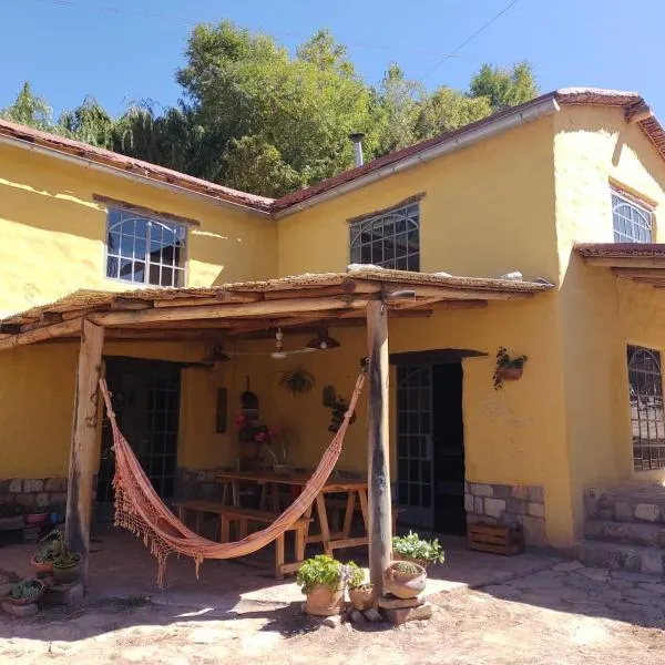 La Amarilla, casa con hermosa vista，位于蒂尔卡拉的酒店