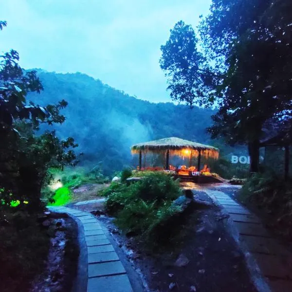 Holistic Stay Eco-Resort & Ayurvedic Retreat，位于Paithalmala的酒店