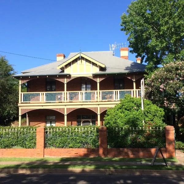 The Abbey Bed and Breakfast，位于Narromine的酒店
