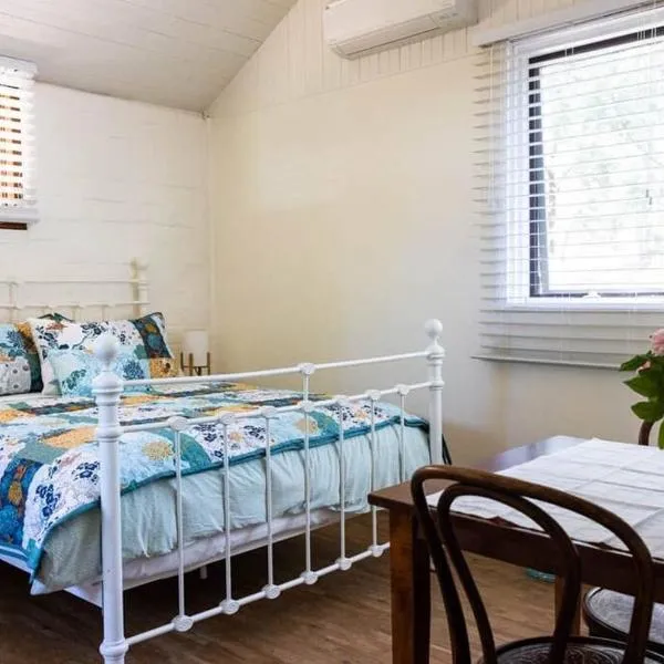 Maldon Cosy Garden Cottage - Charming One Room Studio，位于莫尔登的酒店