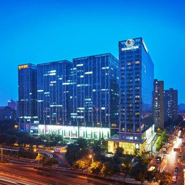 北京希尔顿逸林酒店，位于岳各庄镇的酒店
