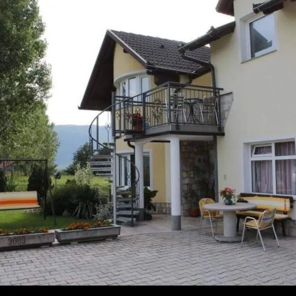 Rooms & Apartment Jozić，位于Risovac的酒店