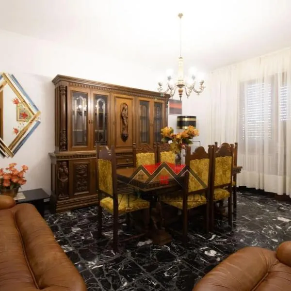 2-bedroom apartment in heart of Tuscany with free parking，位于Serra的酒店