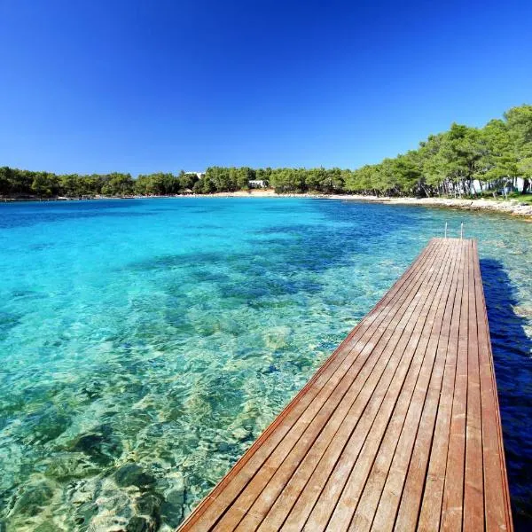 Crvena Luka Resort，位于比奥格勒·纳·莫鲁的酒店