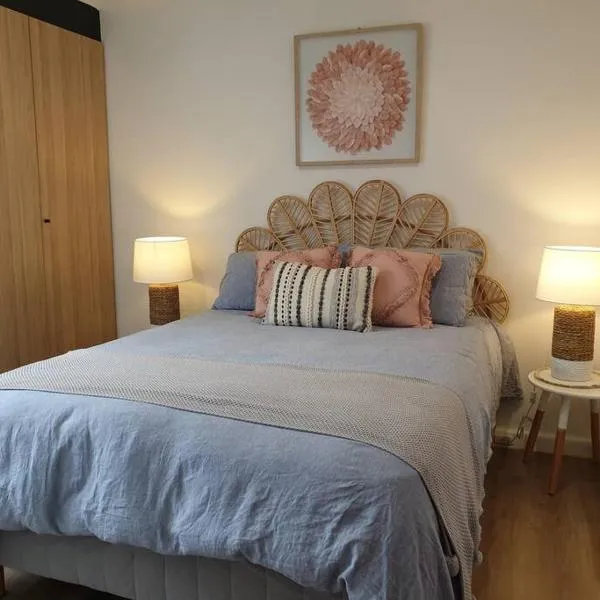 Stylish St. Kilda Apartment，位于墨尔本的酒店