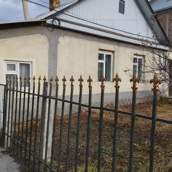 Guest house SONO adress Derbisheva 202，位于卡拉科尔的酒店