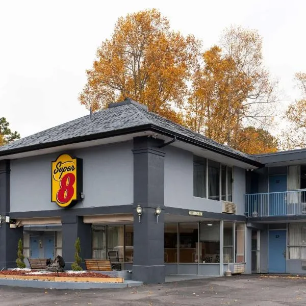 黑山速8酒店，位于Lake Lure Mountain Estates的酒店